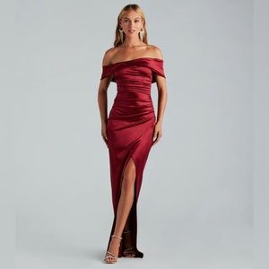 XL Windsor Formal Burgundy Off the shoulder dress